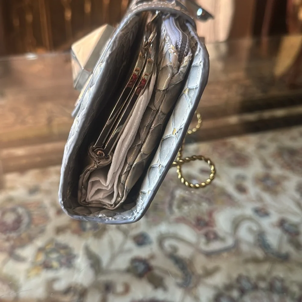 Wallet “NEW” with pyramid lock